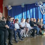 Publiczność zgromadzona na uroczystości podsumowania Plastycznych Konkursów Dzielnicowych.