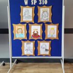 Galeria obrazów wykonanych przez uczniów klas szóstych przedstawiających Bolesława Chrobrego
