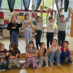 Uczniowie biorą udział w świetlicowym konkursie muzycznym