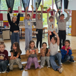 Uczniowie biorą udział w świetlicowym konkursie muzycznym